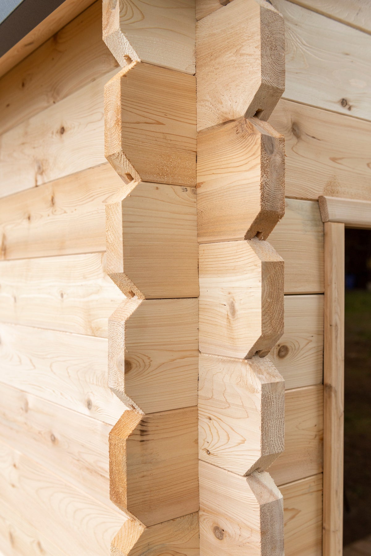 Interlocking log corner joinery on the CT Georgian cabin sauna